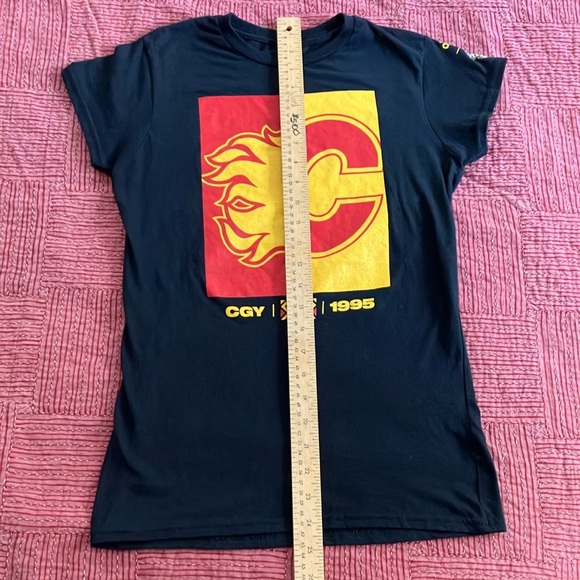 Calgary Flames Women’s Adidas Black Cotton T-Shirt - Picture 5 of 10